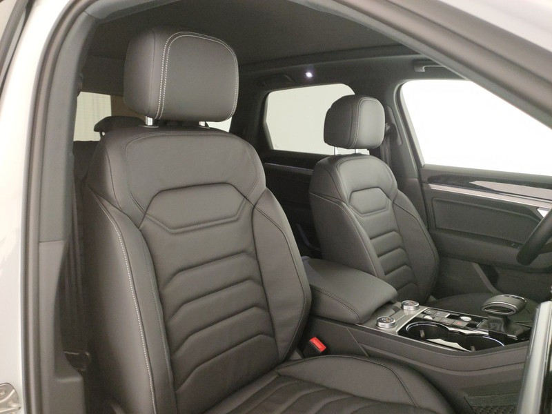 10 - Volkswagen Touareg 3.0 v6 tdi elegance r-line exterior pack 231cv tiptronic