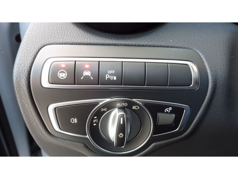 13 - Mercedes-Benz GLC 250 d premium 4matic auto