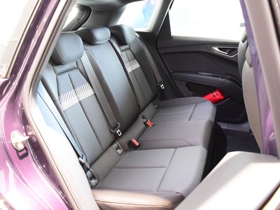 Audi Q4 40 business advanced - 9