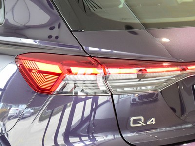 Audi Q4 40 business advanced - 12