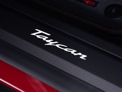 Porsche Taycan GTS - 11