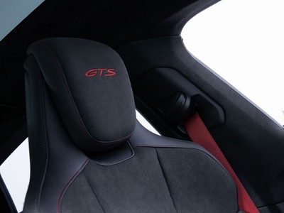 Porsche Taycan GTS - 12