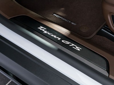 Porsche Taycan GTS Sport Turismo - 11