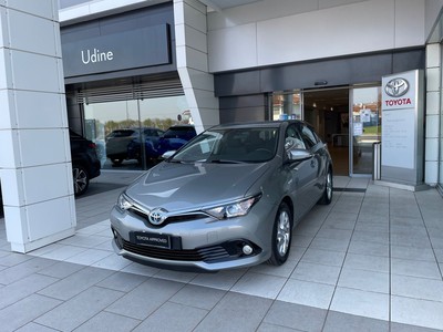 Toyota Auris 1.8h active cvt - 1