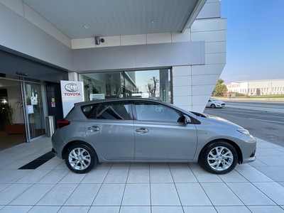 Toyota Auris 1.8h active cvt - 3