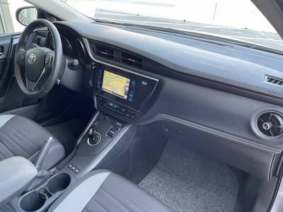 Toyota Auris 1.8h active cvt - 6