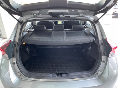 Toyota Auris 1.8h active cvt - 11