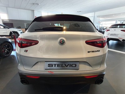 Alfa Romeo Stelvio 2.0 t sprint q4 200cv auto - 3