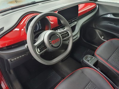 Fiat 500 500e (red) - 9