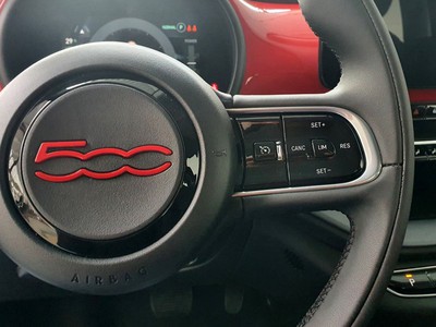 Fiat 500 500e (red) - 13