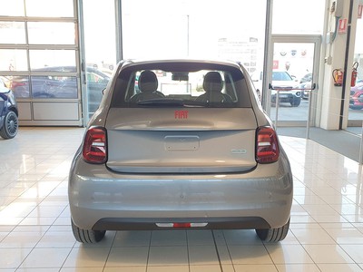 Fiat 500 500e (red) - 3