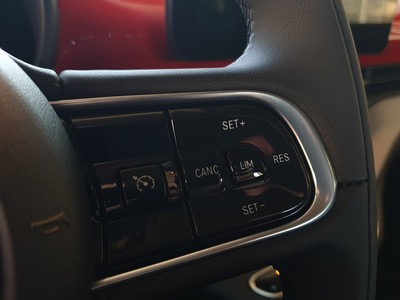 Fiat 500 500e (red) - 17