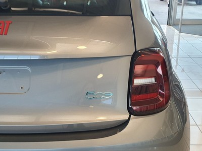 Fiat 500 500e (red) - 20