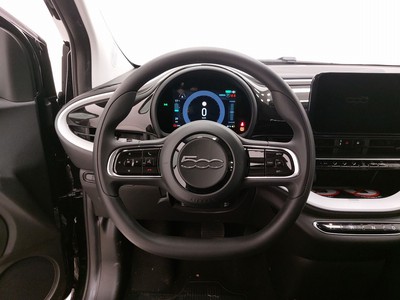 Fiat 500 500e action - 10