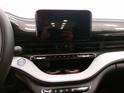 Fiat 500 500e action - 12