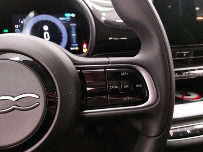 Fiat 500 500e action - 16