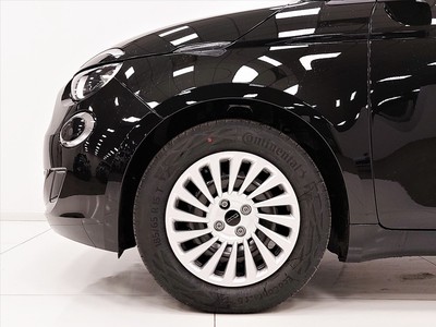 Fiat 500 500e action - 24