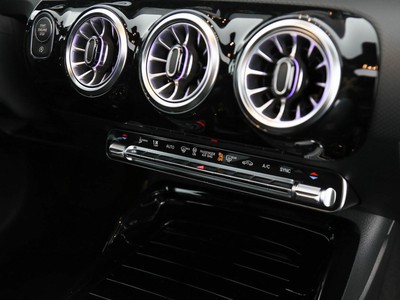 AMG CLA shooting brake 35 amg 4matic auto - 17