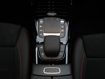 AMG CLA shooting brake 35 amg 4matic auto - 18